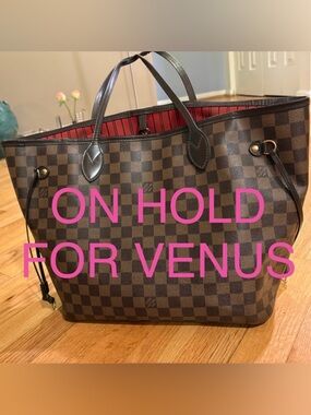 ❤️🔥AUTHENTIC❤️🔥 Louis Vuitton Damier Neverful MM with Red Striped Interior